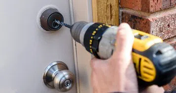 Security Locksmith Services Memphis, TN 901-808-0433 Security Locksmith Services Memphis, TN 901-808-0433 - 13-Key-Broke-In-Lock